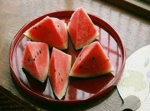 用碗吃瓜,传统食俗中的文化韵味