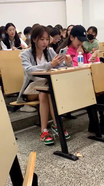 带你吃瓜上课,揭秘校园里的趣味故事与热点事件