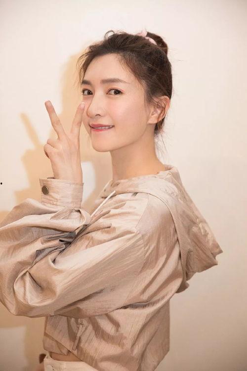 白鹿呵呵吃瓜图片