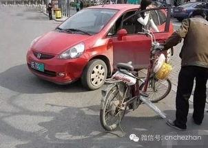 骑车吃瓜事故案例,安全骑行，远离分心驾驶