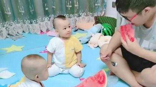 那才是真玩偶 吃瓜