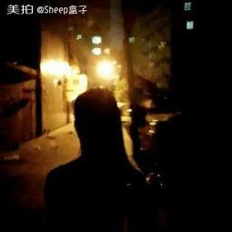 偷拍路上吃瓜,偷拍路上吃瓜者的众生相