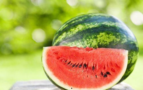 英区吃瓜频道,热门话题背后的真相与笑料